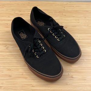 Vans 12 oz Canvas Authentic Shoe black with gum soles